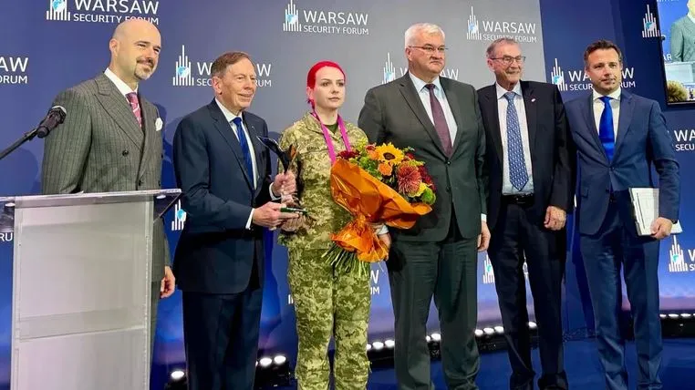 Kateryna "Ptashka" Polischuk receives British bravery award